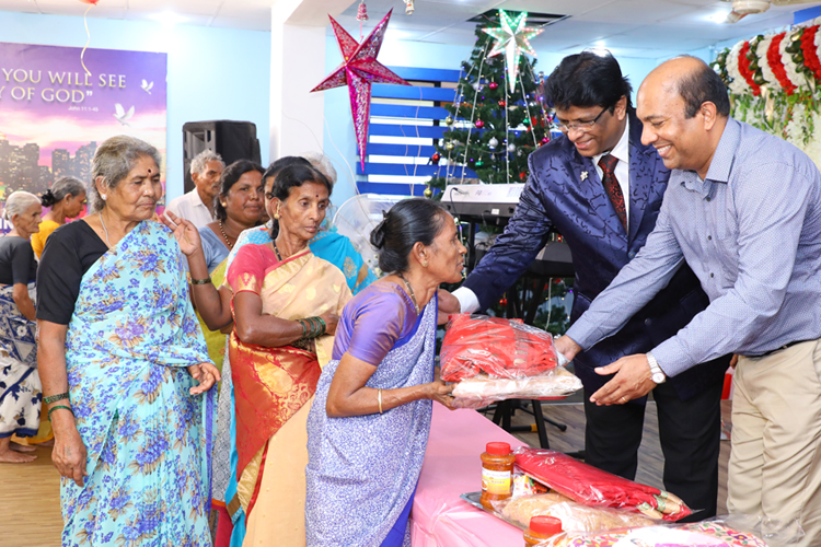 Grace Ministry, Bro Andrew Richard & family helped the poor and needy families on the occasion of New Year Eve by distributing Sarees, Grocery & Food in Mangalore. 